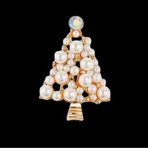 FAUX PEARL CHRISTMAS TREE BROOCH